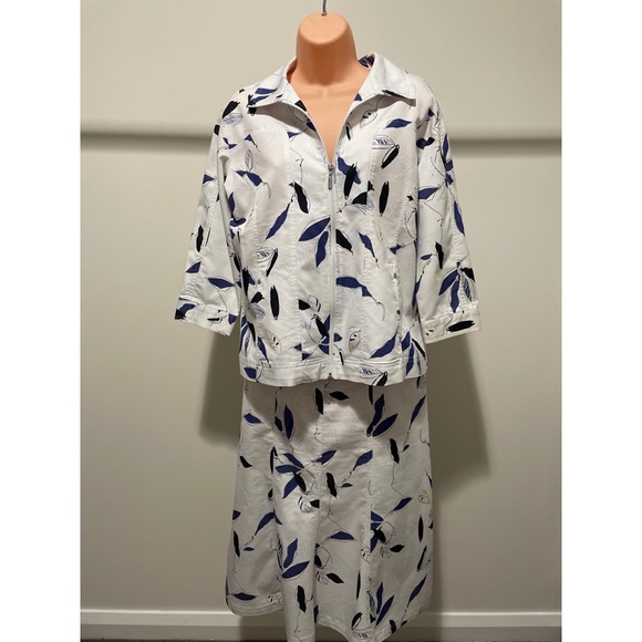 BLACK PEPPER- White leaf print jacket and skirt set - Picture 2 of 9